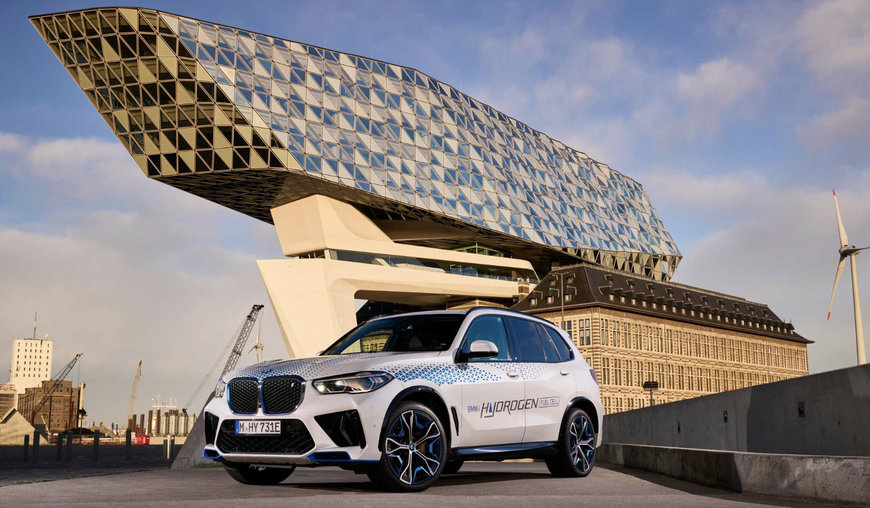 Il BMW Group porta su strada le auto a idrogeno: flotta di test della BMW iX5 Hydrogen
